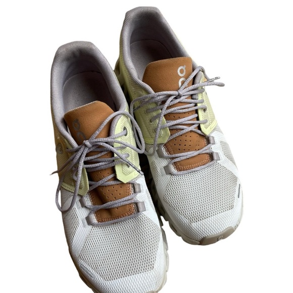 On Cloud running shoes - Picture 6 of 10